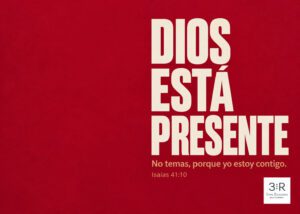 Dios está presente. No temas, porque yo estoy contigo. Isaías 41:10, en letras crema sobre fondo burdeos, con logo TRC.